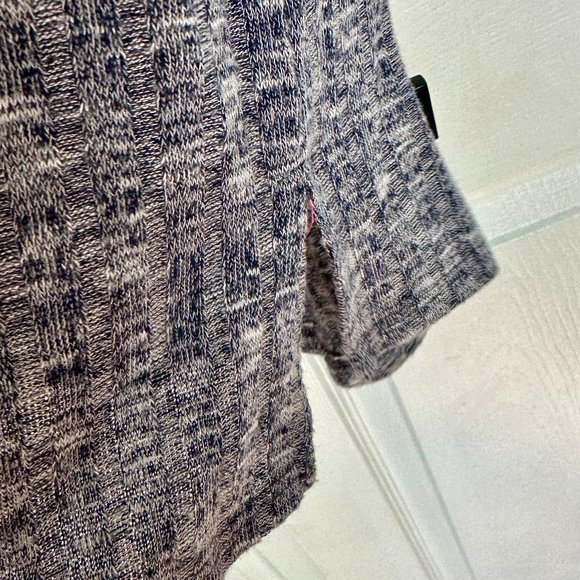 Gradie Split Back Knit Top Size L - Picture 5 of 8